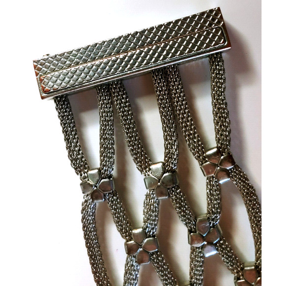 Chunky Bracelet Magnetic Silvertone Mesh Flower Modern 7.5" Flower-Pre Owned - Picture 6 of 16